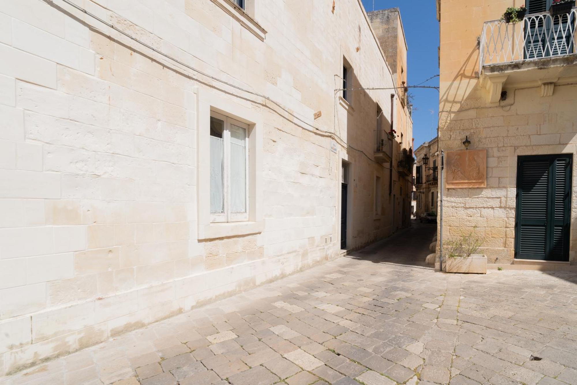 Essential Suite By Dimora Barocca Lecce Eksteriør bilde